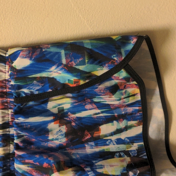 Fabletics Running Shorts- fun pattern! - Picture 2 of 8